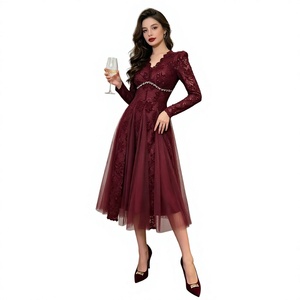 Robe de soirée élégante à col en V en dentelle, longueur mi-mollet, avec manches longues et broderies, coupe trapèze, couleur unie, magnifique robe pour femmes - Product Image 2