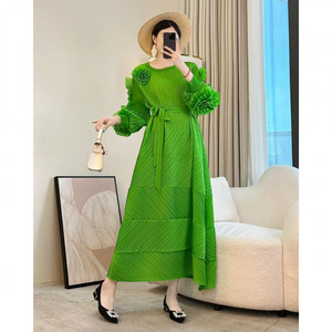 Vestido Plisado Miyake de Alta Gama, Casual, Nueva Colección PY 2026, Color Naranja, con Flores 3D, Talla Grande, Holgado, Maxi Vestido, Venta al Por Mayor - Product Image 4