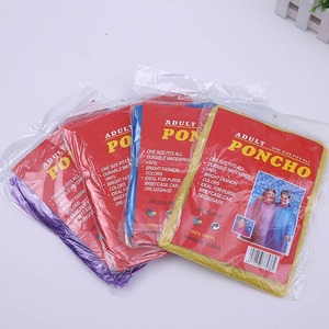 معطف مطر عالي الجودة سميك ومقاوم للماء للاستخدام الخارجي بتصميم عصري للرجال والنساء مصنوع من البولي إيثيلين - Product Image 1