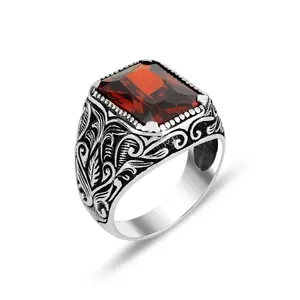 Anillo nuevo de plata, joyería de moda con personalidad, anillo de citas para hombre de circón rojo cuadrado con incrustaciones creativas europeas y americanas