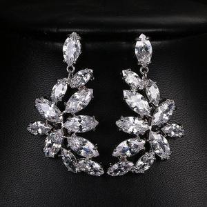 Orecchini pendenti vintage a forma di foglia con nappe per donna, eleganti gioielli con pietre scintillanti - Product Image 1