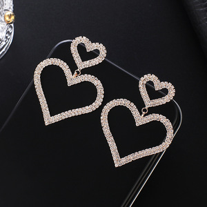 Boucles d'oreilles tendance cœur pêche entièrement serties de diamants, nouvelle mode transfrontalière avec chaîne griffes, directement des fabricants - E675 - Product Image 4