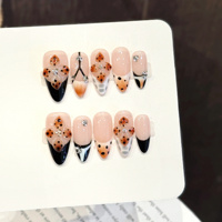 Diseño 1001-1100 Logotipo personalizado de alta calidad Prensa de pintura a mano en las uñas Hecho a mano 10 piezas Ataúd Almendra Cuadrado redondo Arte de uñas para mujeres
