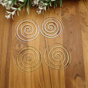 Pendientes de aro bohemios circulares en espiral de latón grueso: pendiente de estilo minimalista de plata dorada martillada para mujer - Product Image 2