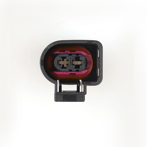 ขั้วต่อแตรรถยนต์ Volkswagen Passat Audi Golf ขนาด 3.5 มม. รุ่น 4D0971992 ขั้วต่อพลาสติกแบบตัวผู้ตัวเมีย สีดำ หน้าสัมผัสทองแดง - Product Image 3