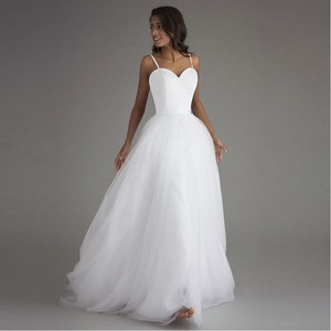 Vestido de novia estilo princesa con escote corazón, tirantes, color blanco húmedo, largo hasta el suelo, estilo sencillo - Product Image 2
