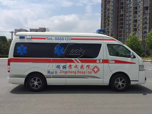 Ambulance japonaise Hiace avec cabine médicale indépendante, système d'oxygène et lit d'ambulance - Product Image 3