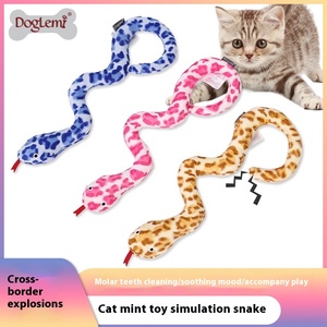 Juguete realista para perros en forma de serpiente con campana duradera, cuerda de limpieza de dientes de hierba gatera, juguete interactivo para mascotas para jugar - Product Image 5
