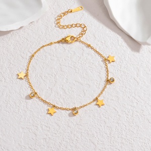 Pulsera <span class=keywords><strong>de</strong></span> Titanio Chapada en Oro <span class=keywords><strong>de</strong></span> 18K <span class=keywords><strong>de</strong></span> Alta Gama para Mujer, <span class=keywords><strong>con</strong></span> Diseño Geométrico <span class=keywords><strong>de</strong></span> Estrella, Luna, Corazón y Mariposa, <span class=keywords><strong>con</strong></span> Piedras <span class=keywords><strong>de</strong></span> Circonio - Product Image 2