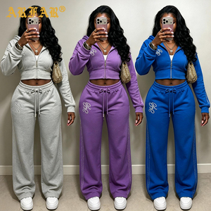 Ensembles d'entraînement d'hiver personnalisés pour femmes, marque privée, survêtement en molleton court brodé <span class=keywords><strong>de</strong></span> strass pour femmes, ensemble 2 pièces, vente en gros - Product Image 3