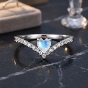 Anillo de Plata 925 con Piedra Lunar en Forma de Corazón, Engaste Pavé, Joyería Fina Romántica para Mujer, Anillo de Compromiso con Gema - Product Image 3