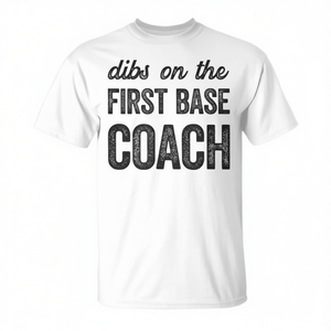 Camiseta Dibs On The First Base Coach de algodón unisex con cuello redondo y manga corta para aficionados al béisbol - Product Image 2