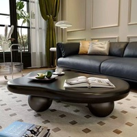 Table basse nordique moderne en forme de nuage avec structure en bois et métal, couleur crème, petite taille, pour salon, meubles d'appartement