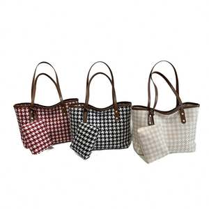 Pochette en cuir à poignée unique avec décoration en rotin, doublure intérieure en coton - Product Image 1