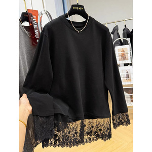 Chemisier superposé en dentelle pour femme - T-shirt tendance à col rond, manches longues et ourlet en dentelle florale - Product Image 3