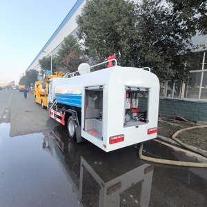 <span class=keywords><strong>Camion</strong></span>-citerne d'irrigation et d'incendie Dongfeng 4x2 7m³ léger, <span class=keywords><strong>camion</strong></span> <span class=keywords><strong>de</strong></span> distribution d'eau mobile, citerne à eau à vendre - Product Image 4