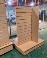 Présentoir de sol à 3 faces en bois grainé pour produits de vente au détail