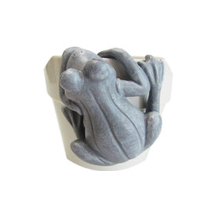 Custom Resin Outdoors Garden Planter Buddy Climbing Gray Frog Sculpture Wholesale <strong>Animal</strong> Figurine Flower Pot Hanger Decor - Product Image 1
