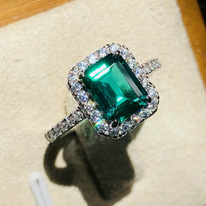 Anello da Donna a Quattro Punte Rettangolare, Design Retrò Elegante, Gioiello da Dito Impilabile per Uso Quotidiano e Feste, Idea Regalo - Product Image 2