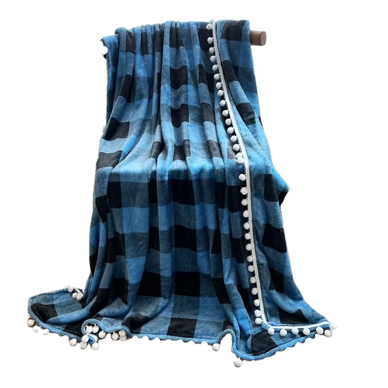 Umweltfreundliche individuell bedruckte karierte 100 % Polyester flanell Pompom-Decken plüsch-Decke mit Pom-Poms-Schwellern