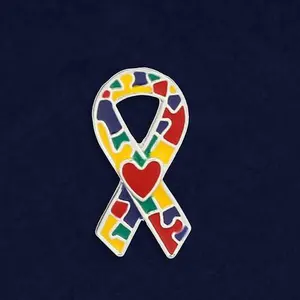 Colore multiplo Spilla Smalto Morbido Distintivo FAI DA TE Personalizzati Autism Awareness Ribbon Puzzle Pin del Risvolto