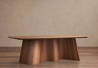 Table à manger de luxe en forme de bateau avec base ondulée, table à manger moderne pour l'intérieur