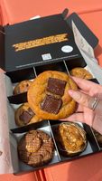 Boîte de rangement carrée rose adorable en gros, emballage jetable écologique pour donuts, pour les fournitures des chaînes de magasins