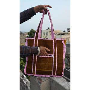 Bolsa de Viaje Acolchada de Algodón, Hecha a Mano con Estampado Tradicional, Elegante, Resistente y Ligera - Product Image 2