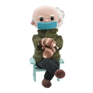 Uncinetto Boni bambola uncinetto carino Boni sedersi sulla sedia giocattolo - Product Image 1
