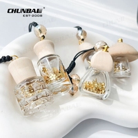 Mini bouteille de désodorisant de voiture en verre suspendue classique de luxe de 8ml vide avec capuchon en bois noir diffuseur de parfum d'huile essentielle de voiture