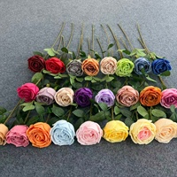 Großhandel Dekorative Einzelstiel-Rosen aus Seide in Weiß und Rot, Künstliche Rosenblumen in Großmengen für Party- und Eventdekoration