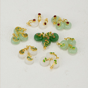 Pendentif en alliage de style chinois, imitation jade, boucle de sécurité, motif nuage porte-bonheur, sculpture en relief ronde pour le Nouvel An chinois - Product Image 1