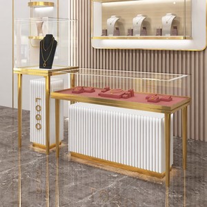 Vitrine de présentation de bijoux moderne de luxe en acier inoxydable et bois avec éclairage LED, dotée de verre trempé et de panneaux en contreplaqué - Product Image 1