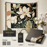 Un tapis d'intérieur tissé en jacquard à fleurs fraîches de style sud-est asiatique