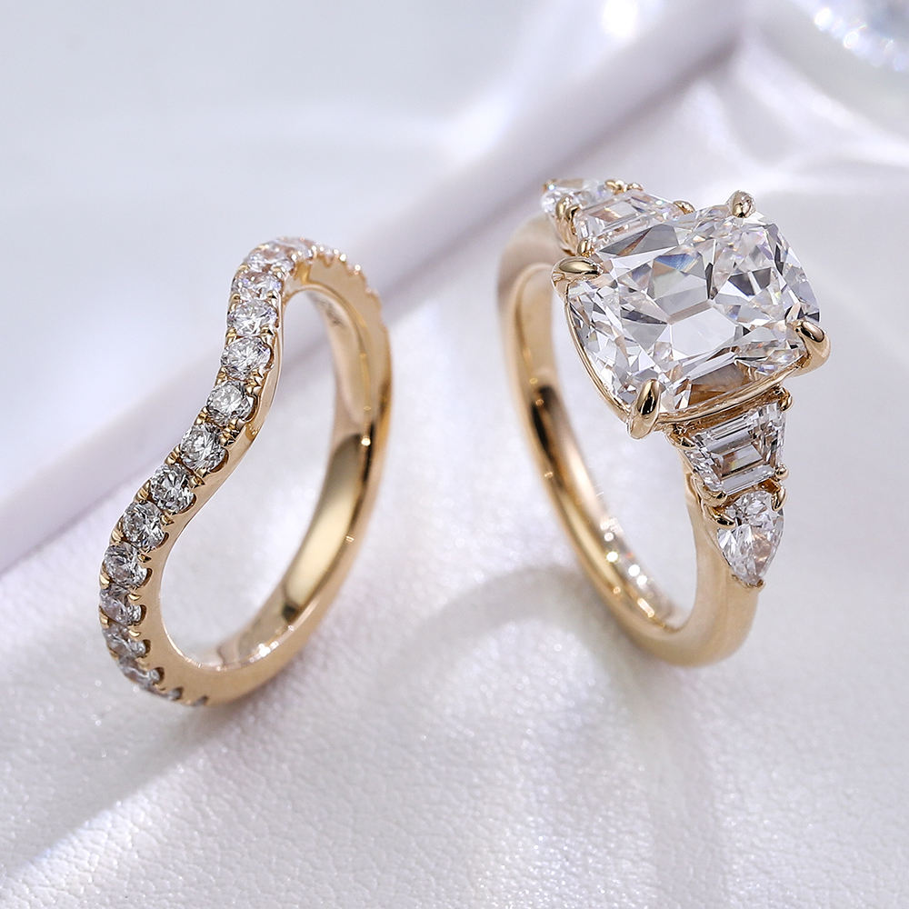 Anillo de diamantes de laboratorio en oro amarillo de 14 quilates