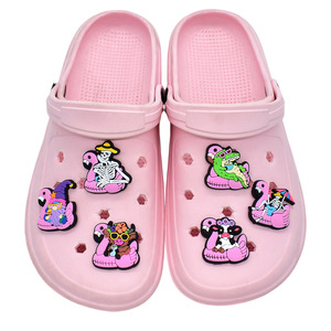 2025 venta al por mayor hebilla de zapato Rosa personalidad DIY accesorios decoraciones PVC Zueco encanto lindo dibujos animados flamencos Zueco zapatos encanto - Product Image 3