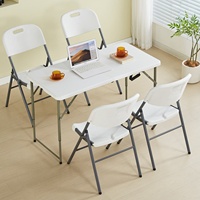 Ensemble de luxe pliable pour camping et extérieur, comprenant un téléviseur pliable, une chaise pliable, des accessoires de jeu, et une table de café et de repas moderne en bois