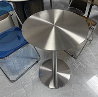 Table basse ronde de style industriel simple et moderne avec structure en fer et plateau en acier inoxydable pour salon de thé, balcon ou restaurant