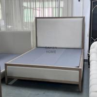 Lit de chambre OAKEN haut de gamme en bois massif, finition sablée sur mesure, lit moderne avec panneaux en tissu français, mobilier de maison