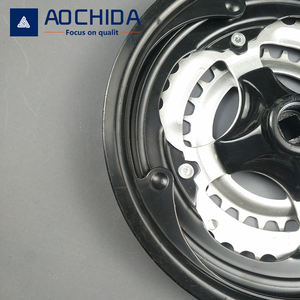 Roue à engrenage variable à <span class=keywords><strong>trois</strong></span> disques de qualité supérieure avec couvercle trou de manivelle carré manivelle de roue dentée de vélo en acier pignon de vélo - Product Image 2