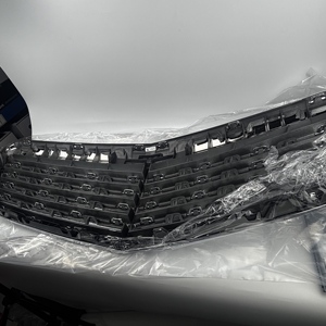 ตะแกรงกันชนหน้ารถยนต์ไฟฟ้าแบบตาข่าย สำหรับ Mercedes Benz / W211 W124 W204 ออกแบบตกแต่งตะแกรงกลางแบบกำหนดเอง อุปกรณ์เสริม - Product Image 6