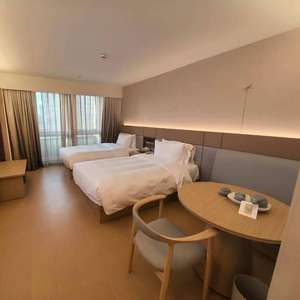 เฟอร์นิเจอร์ห้องนอนโรงแรมระดับกลางถึงระดับสูงคุณภาพสูง, เตียงไม้, ตู้เสื้อผ้า, โต๊ะข้างเตียง, ห้องสวีทเต็มรูปแบบ - Product Image 5