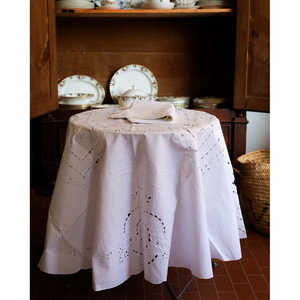 Mantel Redondo de Satén Comercial Carlareggio con Bordado y 8 Servilletas de Lino Bordadas para Hoteles, Bodas y Fiestas Navideñas - Product Image 6