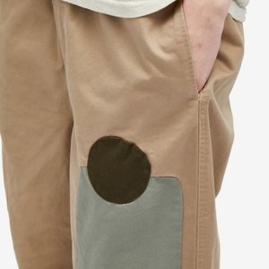 กางเกงชิโน่ผ้าทวิลล์แบบลำลองคุณภาพสูงปักลายโลโก้ตามสั่ง กางเกงคาร์โก้ทรงหลวมแบบซ้อนทับสีกากี - Product Image 5