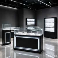 Maßgefertigte Panorama-Vitrinen aus Gehärtetem Glas für Einzelhandelsgeschäfte mit Beleuchteten Wandmontierten Ausstellungseinheiten