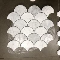 Mosaïque de marbre poli au jet d'eau moderne, design irrégulier, pour crédence murale intérieure de cuisine et salle de bain
