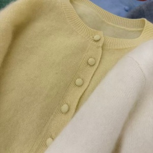 Cárdigan <span class=keywords><strong>de</strong></span> <span class=keywords><strong>punto</strong></span> suave <span class=keywords><strong>de</strong></span> alta calidad con cuello redondo y elegante abertura - Product Image 4