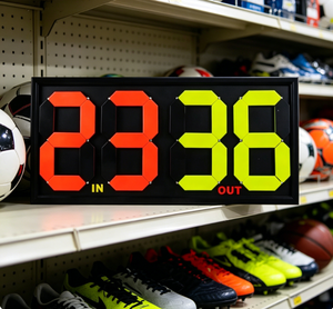 Tabellone Portatile a Doppia Faccia con 4 Cifre per Arbitri di Calcio, Impermeabile, per Sostituzioni e Segnalazioni durante Partite di Calcio - Product Image 1
