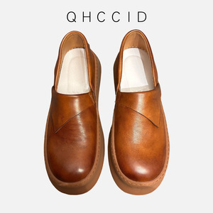 Qhccid Mocassins à enfiler pour hommes en cuir véritable marron, à talon moyen, rehaussant la taille, chaussures décontractées de couleur unie avec bord plié - Product Image 1