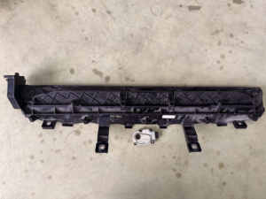 Pièces de carrosserie démontées 9Y0122451, de haute qualité, OEM, utilisées, calandre inférieure avant, volet de radiateur, conduit d'air pour <span class=keywords><strong>Porsche</strong></span> <span class=keywords><strong>Cayenne</strong></span> 9Y0 9Y3 - Product Image 2